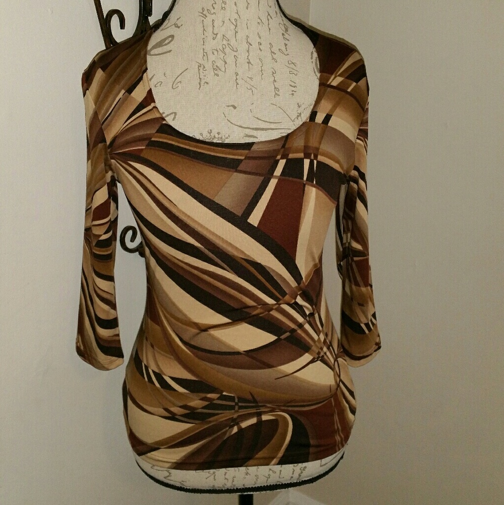 Three-quarter length sleeve Fashion top